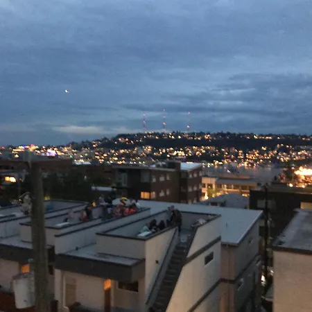 Seattle Urban Village- Unit B- Lago Vista- Lake Union- Sleeps 6